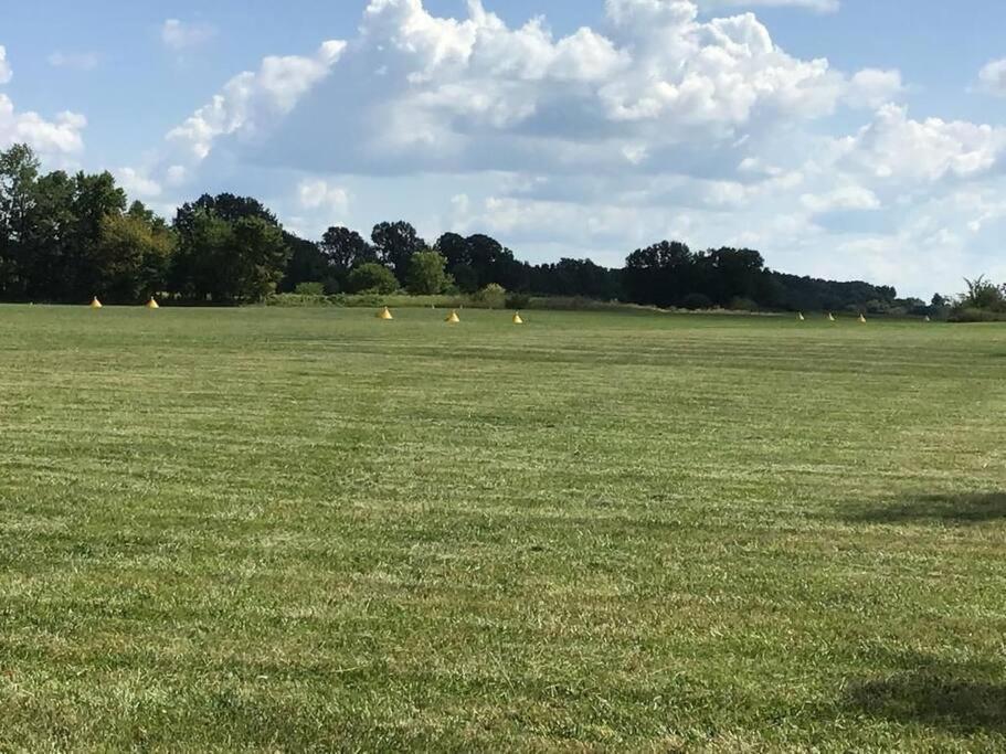 Villa House On Grass Runway With Fly-In/Fly-Out Access Tecumseh Exterior foto